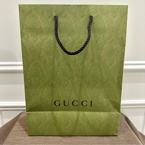 Authentic GUCCI gift box for scarf with matching gift bag, GUCCI ribbon and tag - Picture 9 of 10